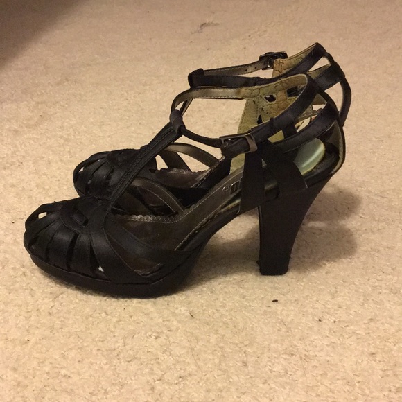 Shoes - Picture 3 of 3